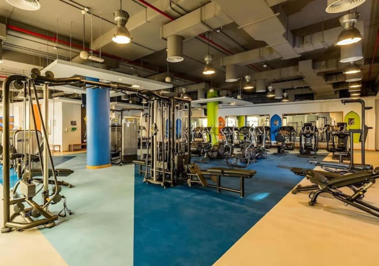 Holiday home Aesthetic , Sleeps 6, Pool, Gym & Waterfront Views Dubai
