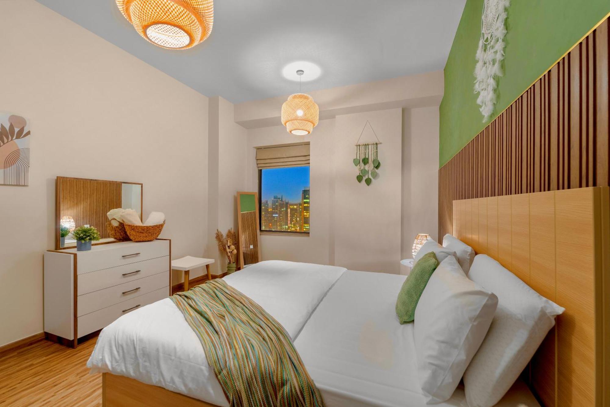 Holiday home Aesthetic , Sleeps 6, Pool, Gym & Waterfront Views